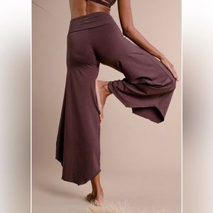 Indigo Luna -Layla Flares in color Carob
